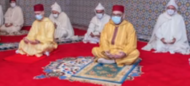 الملك محمد السادس يؤدي صلاة عيد الفطر المبارك